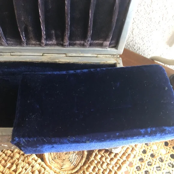 Ornate Silver-tone Heavy Cast Metal French Courtesan Scene Jewelry Box w/Velvet - Picture 13 of 16